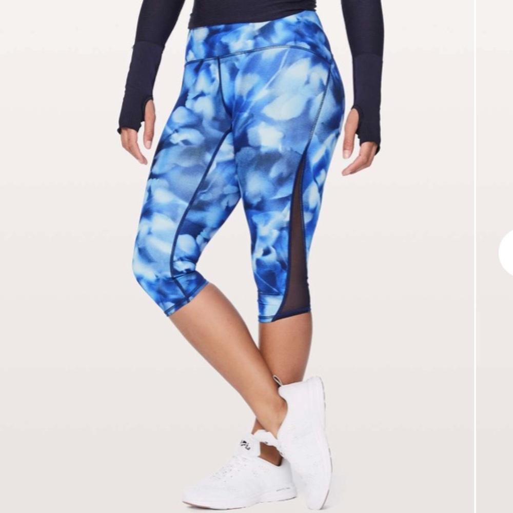 Lululemon blue & white crop leggings size 6